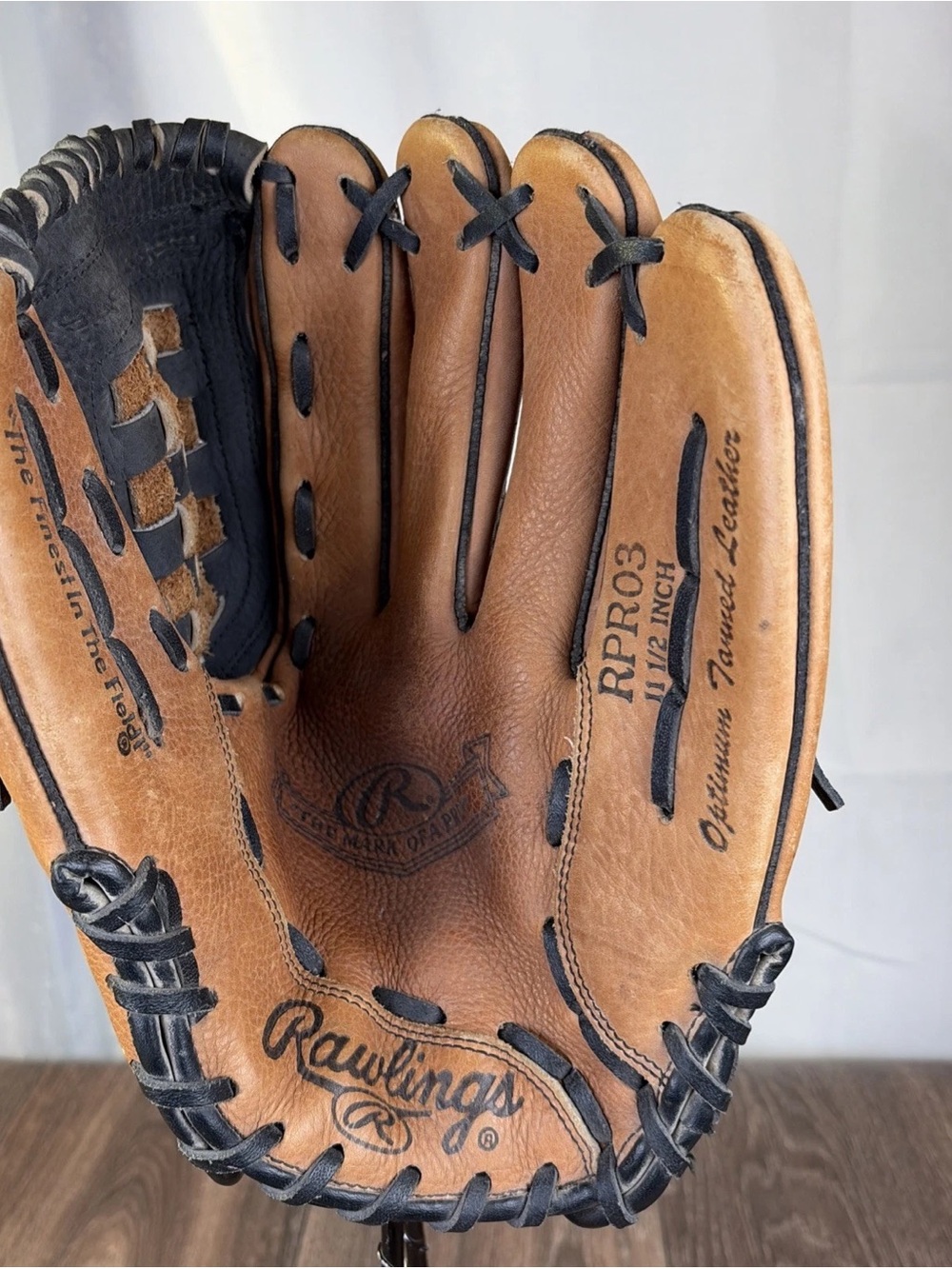 Rawlings The Mark of a Pro Baseball Glove RPR03 11 1/2 " RHT Leather Gold Glove